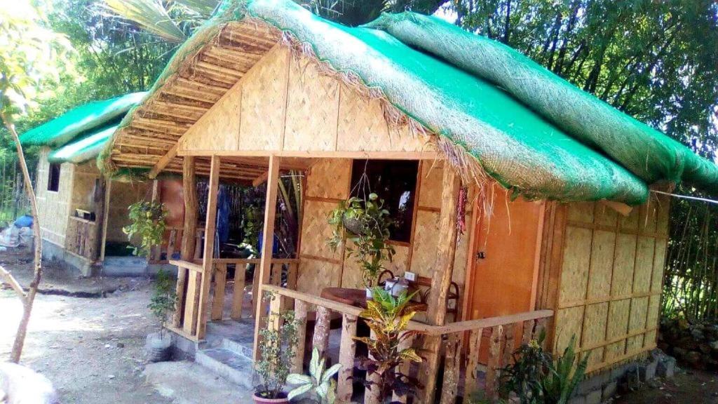 ألامينوس Traditional Filipino Transient House And Huts Near 100 Islands Wharf المظهر الخارجي الصورة