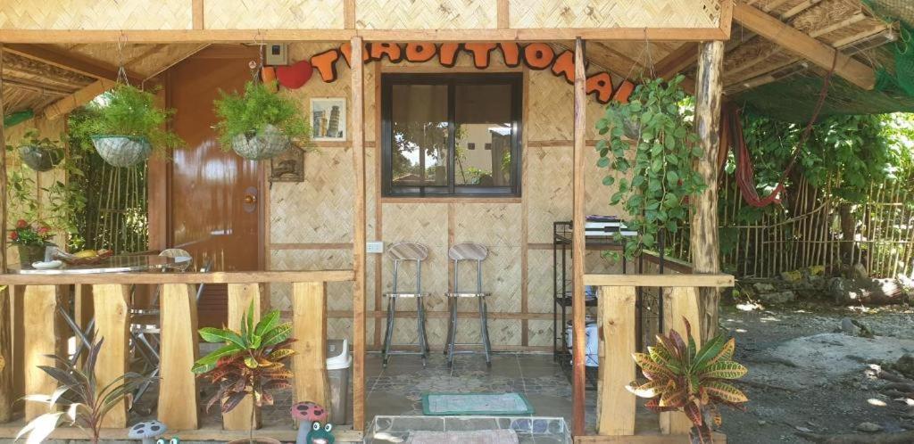 ألامينوس Traditional Filipino Transient House And Huts Near 100 Islands Wharf المظهر الخارجي الصورة