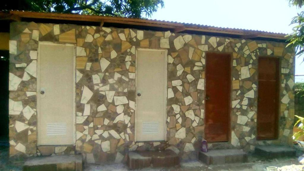 ألامينوس Traditional Filipino Transient House And Huts Near 100 Islands Wharf المظهر الخارجي الصورة